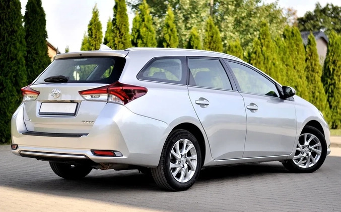 Toyota Auris cena 45900 przebieg: 142000, rok produkcji 2017 z Maków Podhalański małe 781